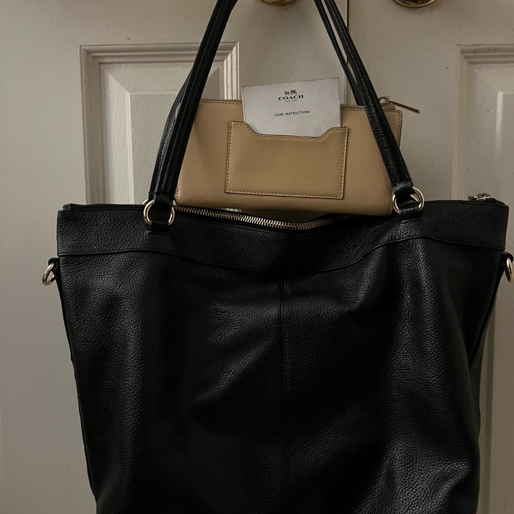 Coach Black Leather Shoulder Bag with Gold Hardware - Picture 2 of 2
